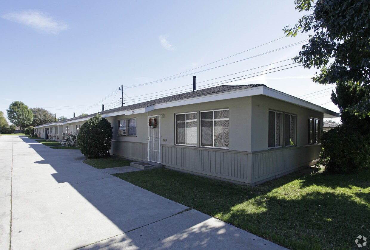 Building Photo - 8566-8576 Watson St