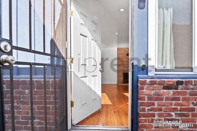 Building Photo - 1296 Albina Ave