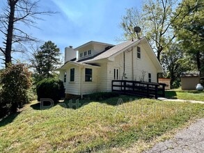 Building Photo - 15 Woodbine Rd