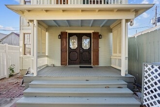 Building Photo - 611 Church St