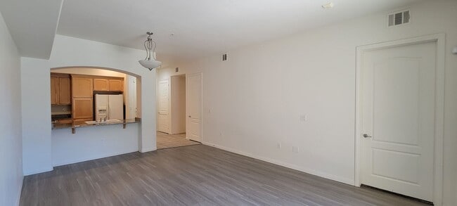 Building Photo - Upscale Executive Living 1 bedroom 1 bath