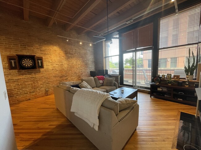 Foto del edificio - 616 W Fulton St