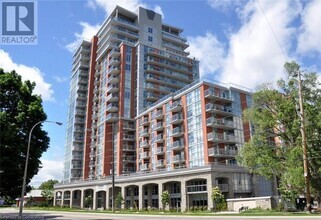 Building Photo - 551 Maple Ave
