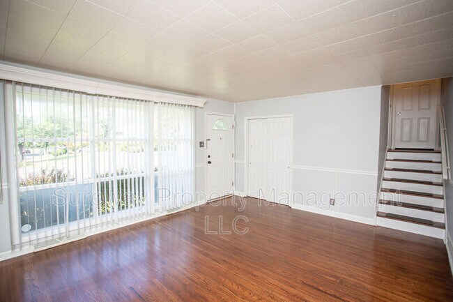 Foto del edificio - 7 Green Ridge Rd