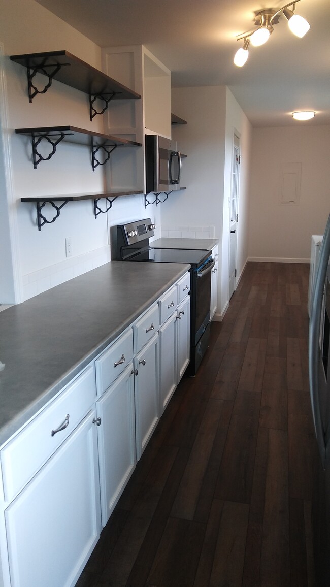 Kitchen - 26987 Henderson Rd