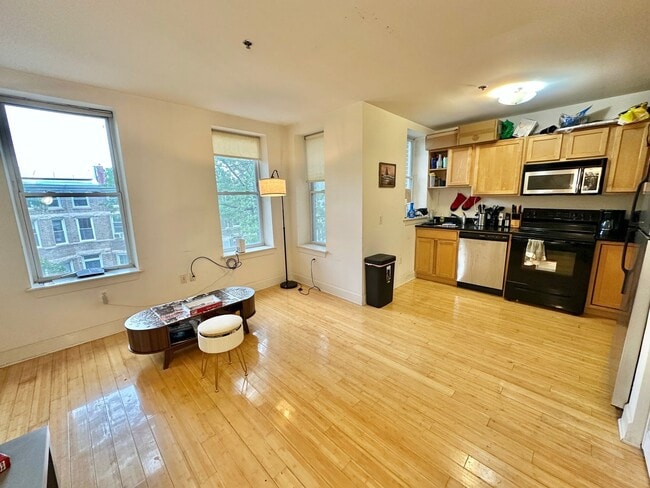 Building Photo - Great 2 bed 1 bath in Eckington/Bloomingda...