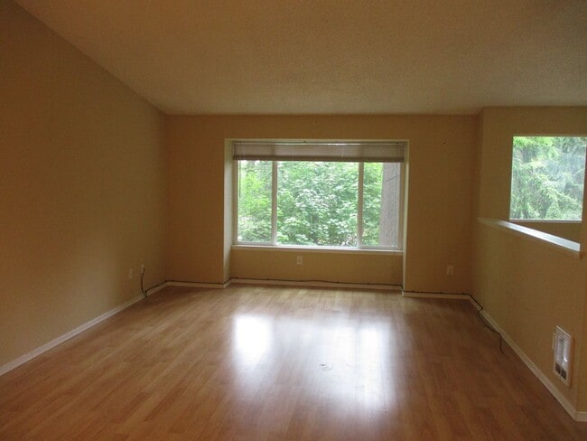 Building Photo - Split Level 3 Bedroom 2.25 Bath on Peacock...