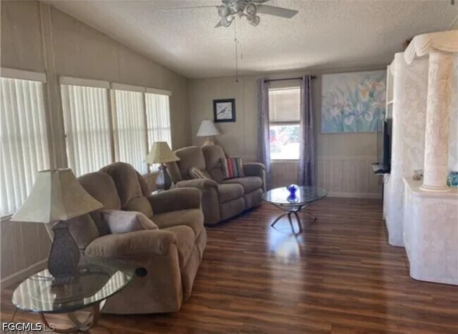 Foto del edificio - 571 Sunrise Ln