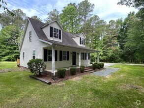 Building Photo - 15 Pine Terrace
