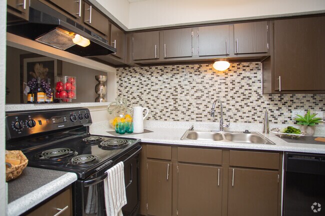 2BR, 2BA - 900SF - B1 Model - Parks at Treepoint