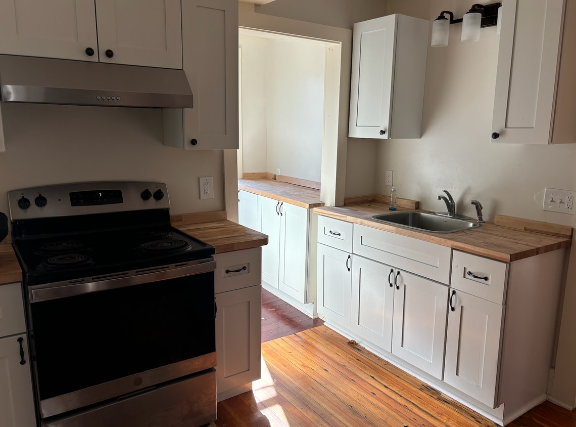 Kitchen - 310 Chapman St