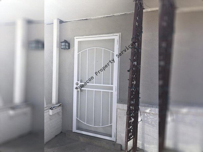 Building Photo - 10218 Candelaria Rd NE