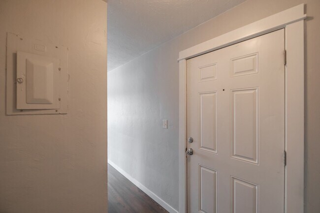 Foto del edificio - Beautiful 2 Bed, 1 Bath Second Floor Apartment Near Downtown Albany!