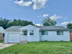 Building Photo - 3525 Moon Dr