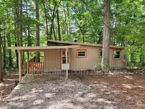 Building Photo - 120 Locust Ct