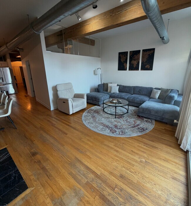 Foto del edificio - 1344 W Madison St