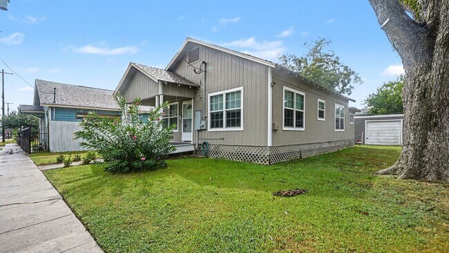 Building Photo - 12 E Homan Ave