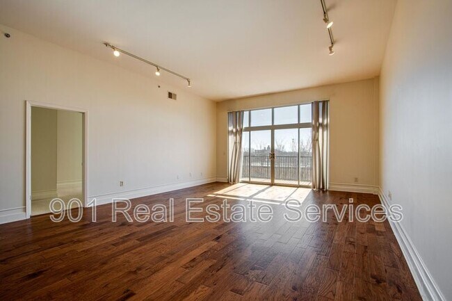 Building Photo - 648 Riverside Drive