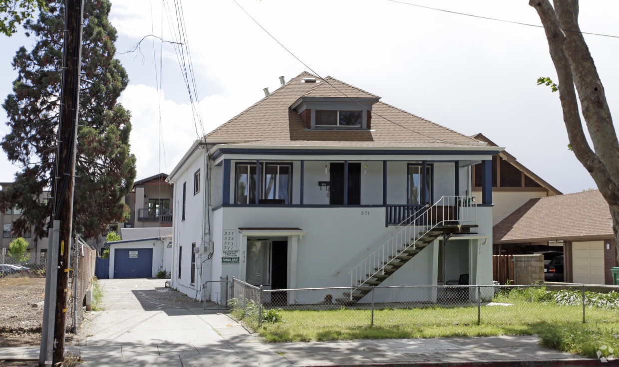 Foto principal - 577 B St