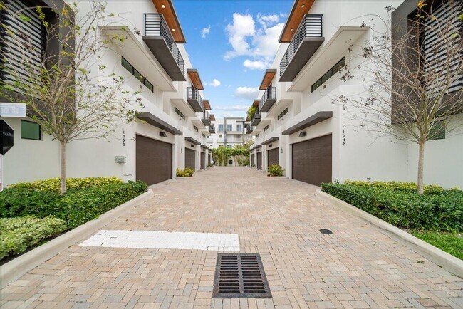 Foto del edificio - 1054 N Victoria Park Rd
