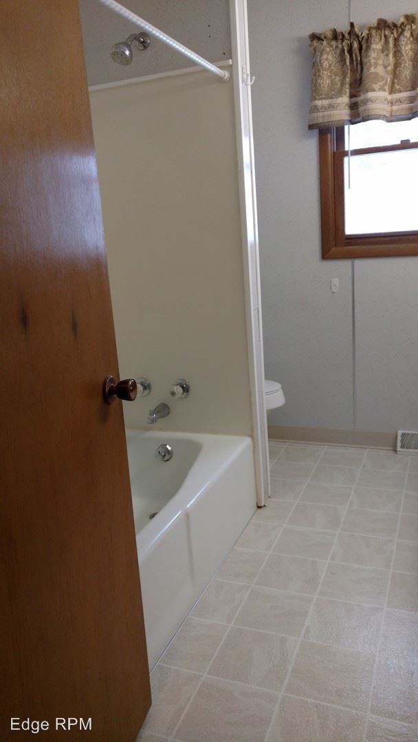 Building Photo - 211 Angie Dr