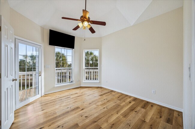 Foto del edificio - 22621 Bay Point Dr