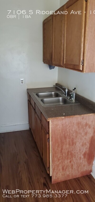 Primary Photo - 7106 S Ridgeland Ave