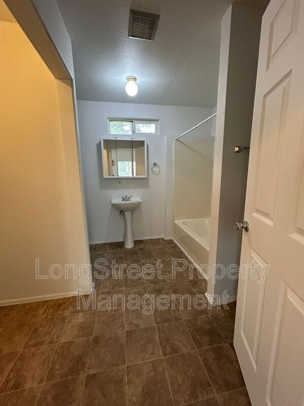Foto del edificio - 4553 NE 105th Ave