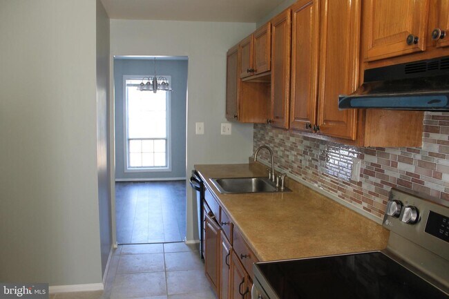 Building Photo - 1809 Eloise Ln