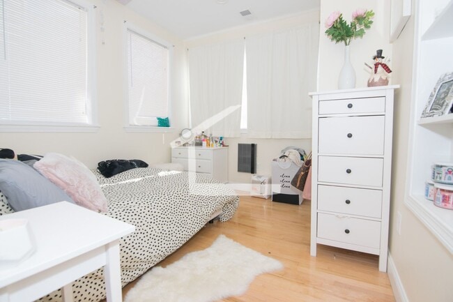 Building Photo - HOT BROOKLINE LISTING!!!!!