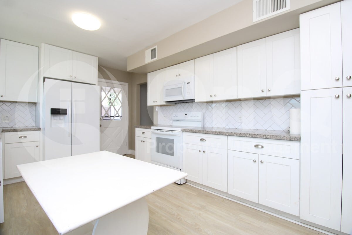 Foto principal - 916 E Bethany Home Rd