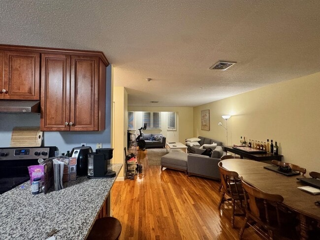 Building Photo - 620 Boston Ave