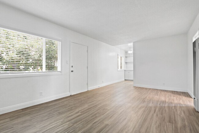 Foto del edificio - 419 Raymond Ave - steps to the beach and M...