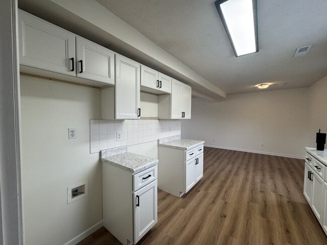 Building Photo - 308 N Ferne Clyffe Rd