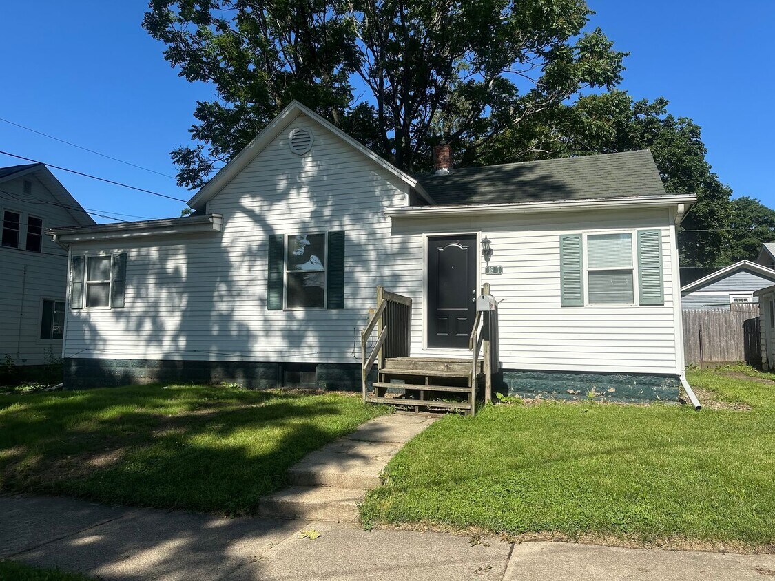 Primary Photo - 3-Bedroom Home near Downtown Bloomington!