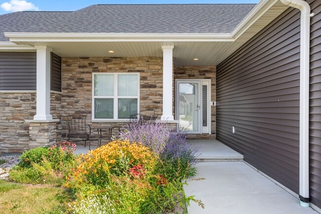 Building Photo - 3 Bedroom, 2.5 Bathroom House for Rent - A...