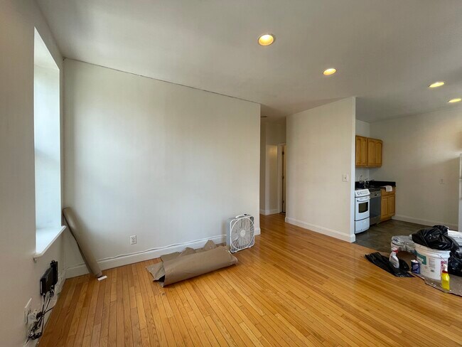 Building Photo - 1565 Lexington Ave