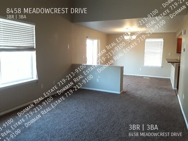 Foto del edificio - 8458 Meadowcrest Dr