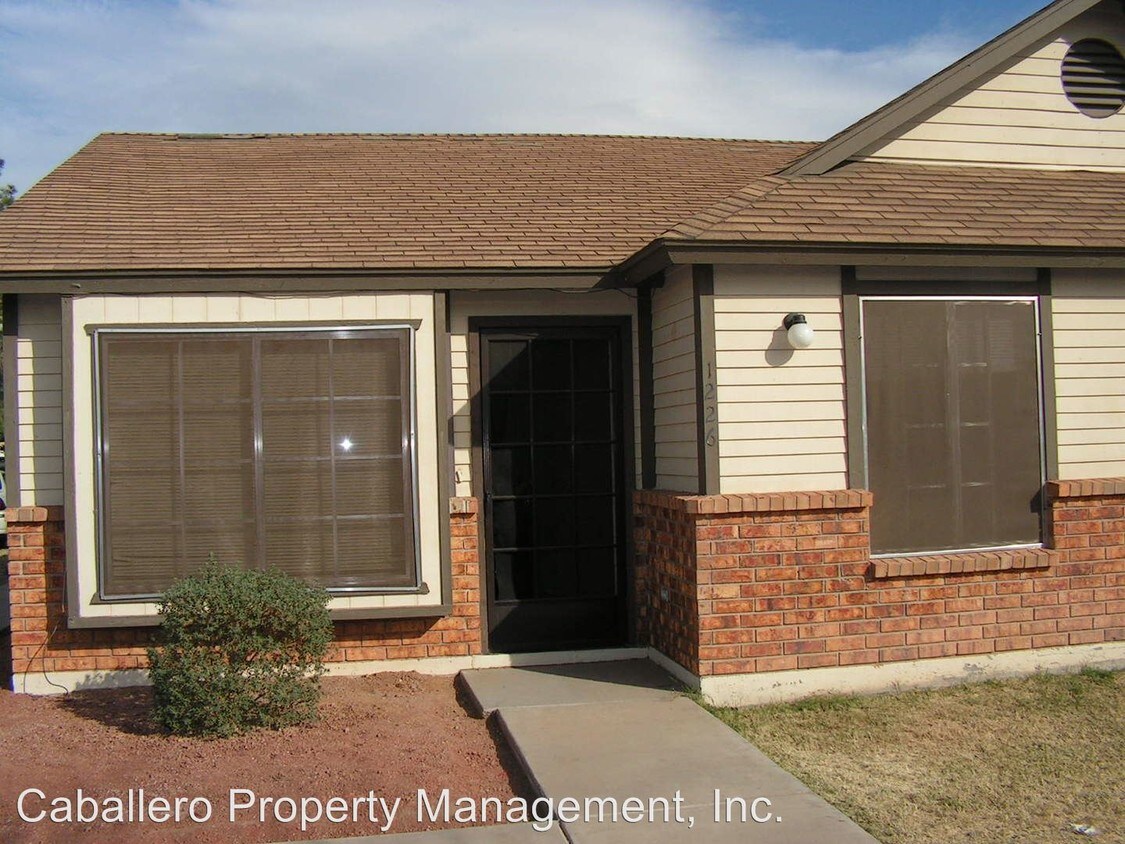 Primary Photo - 1055 N Recker Rd