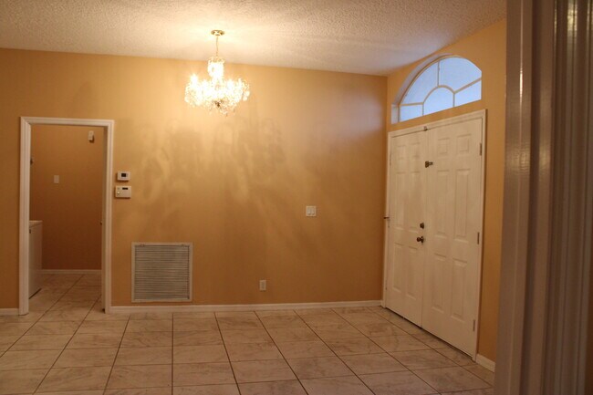 Building Photo - 1442 SW Dow Ln