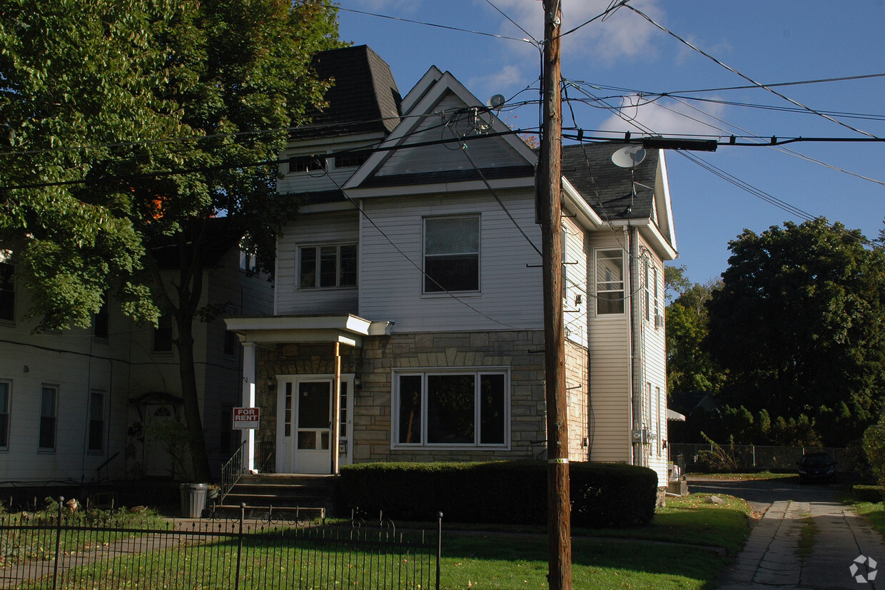 Foto principal - 716 W Lackawana Ave