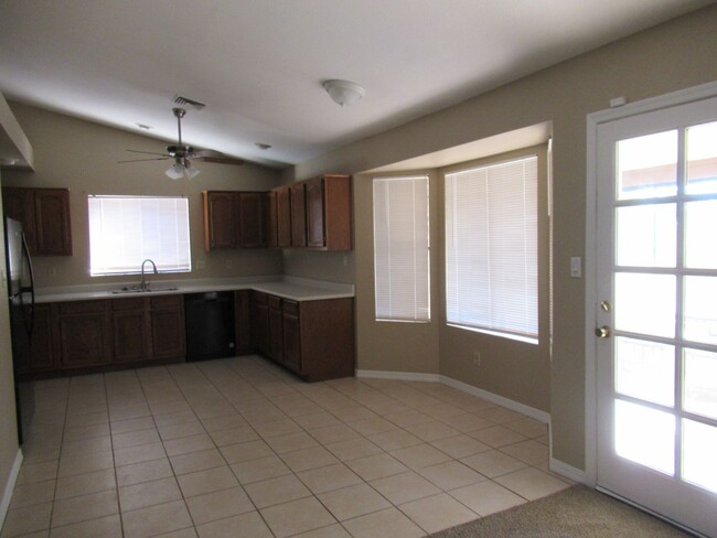 Foto del edificio - 3 Bedroom Home with Pool In Northeast Mesa!