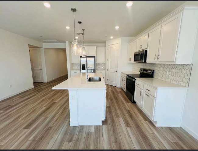 Building Photo - 1744 Halo Ave