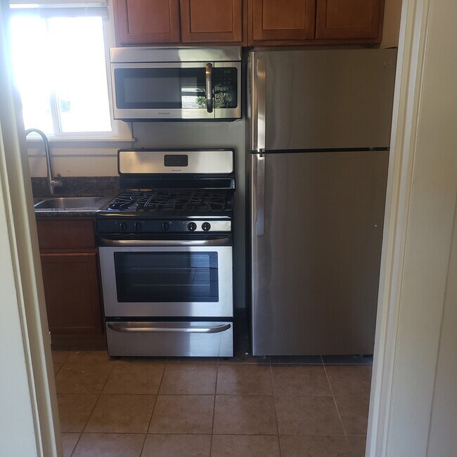 Building Photo - Great One bedroom unit Close to Ashby Bart