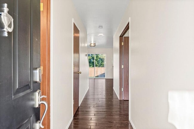 Building Photo - Updated and Spacious 3 Bed Yelm Rental!