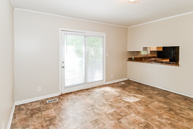 Foto del edificio - 2204 Euclid Rd NW