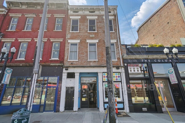 Photo - 107 W Elder St Apartment