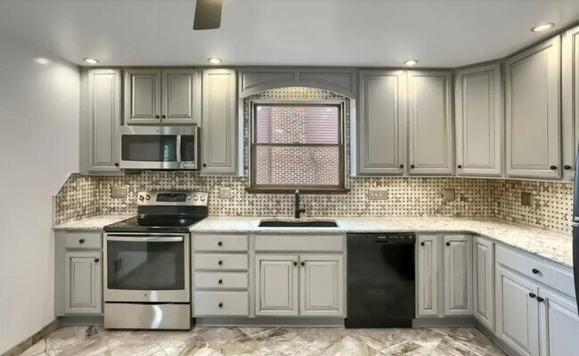 Foto del edificio - Nicely Renovated 2 Bedroom/2  Bath in Bon ...