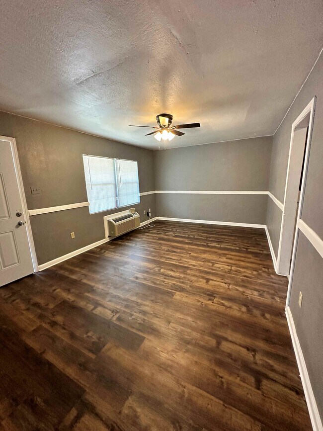Foto del edificio - 2111 NW Hoover Ave