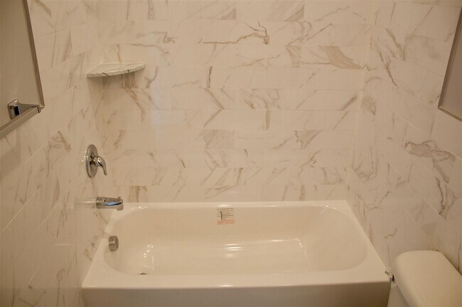 Foto del edificio - 398 Cator Ave